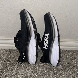 7.5B Hoka Bondi 8